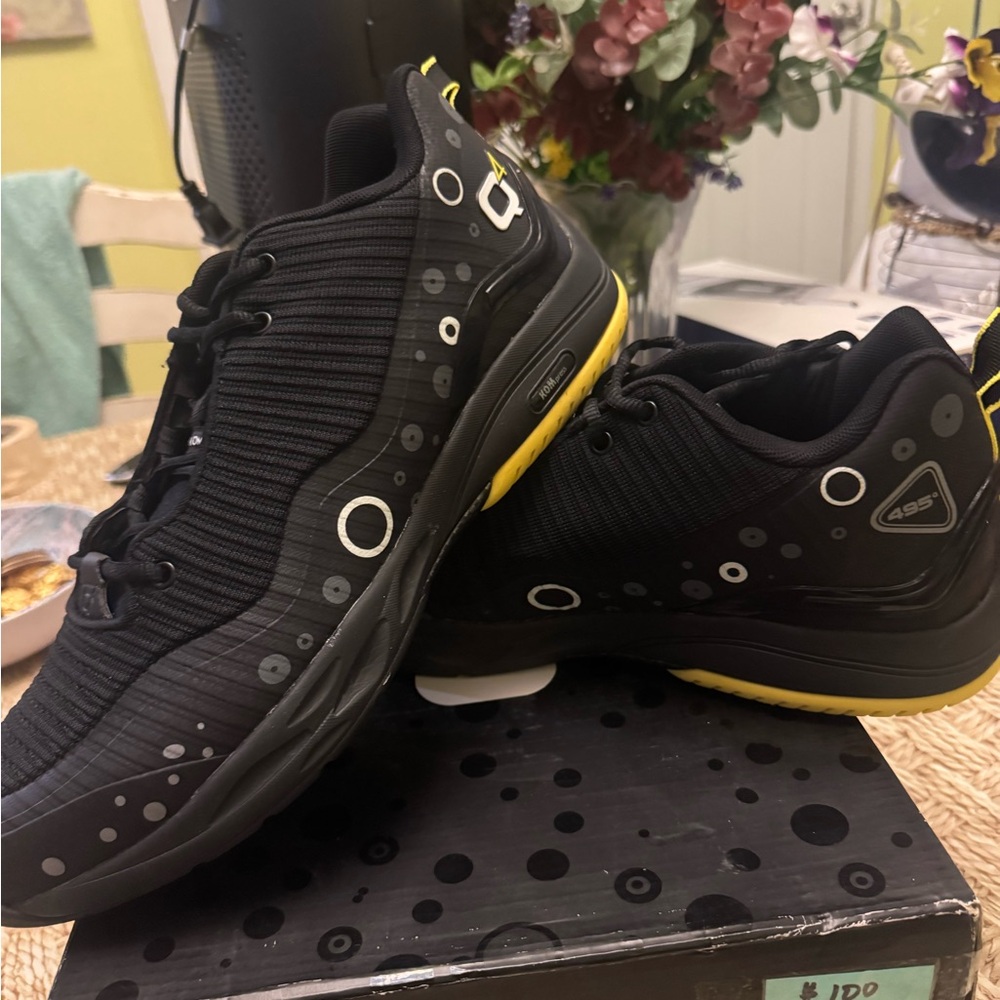 Q4 Basketball sneakers Limelights sz 12 mens new in box ..